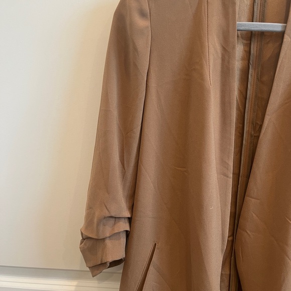 Aritzia Power Blazer - Picture 9 of 9